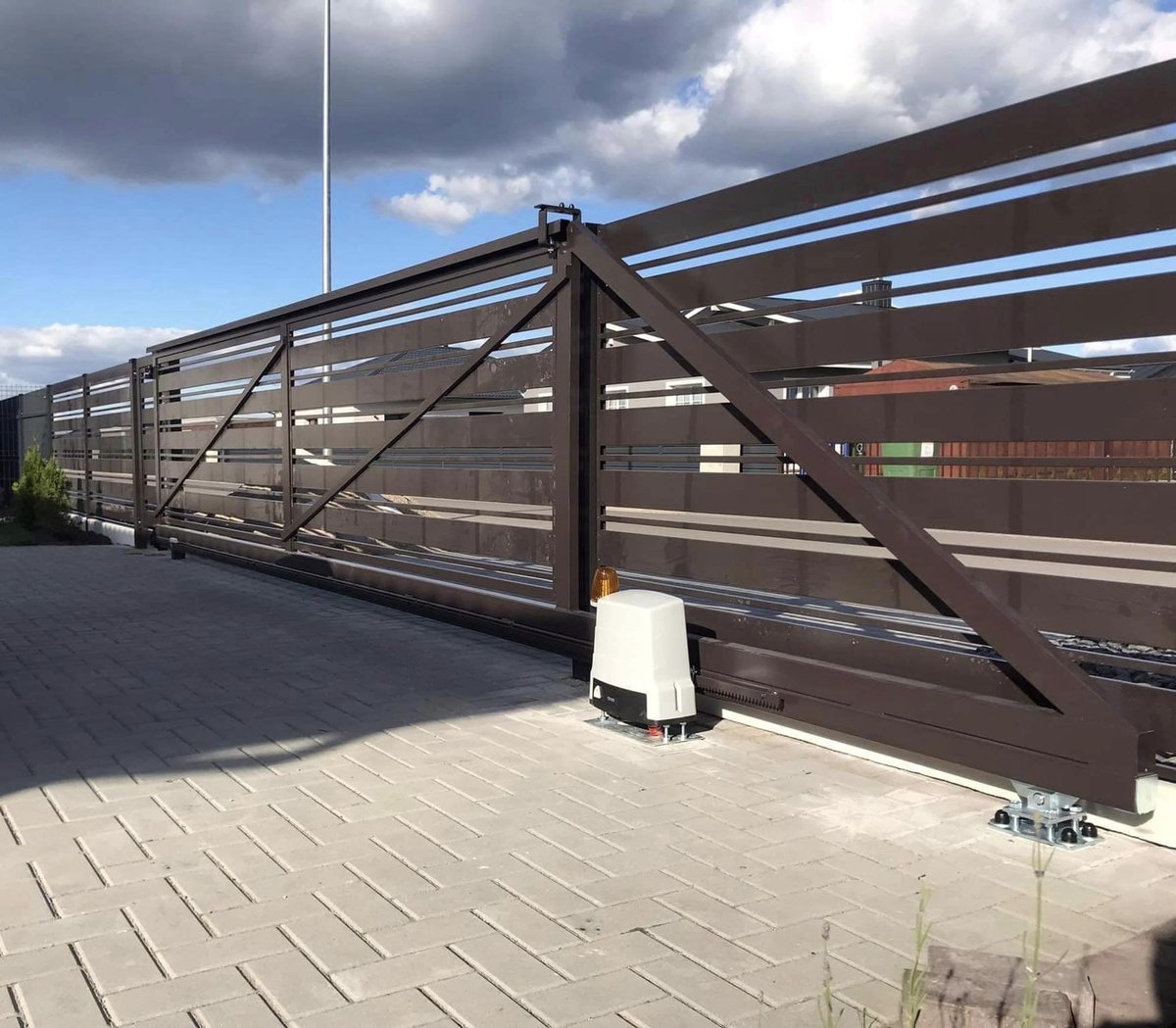 Polisadinė tvora nuotrauka